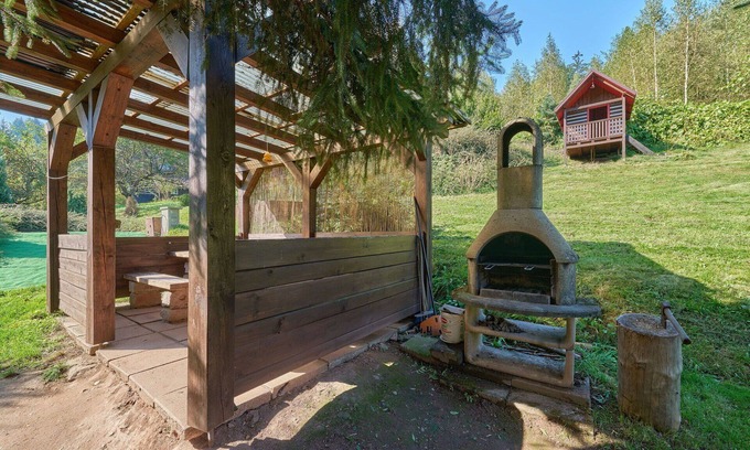 Starkov Villa | Lovely apartment in villa for 4 people with pool, WIFI, TV, patio and pets allowed