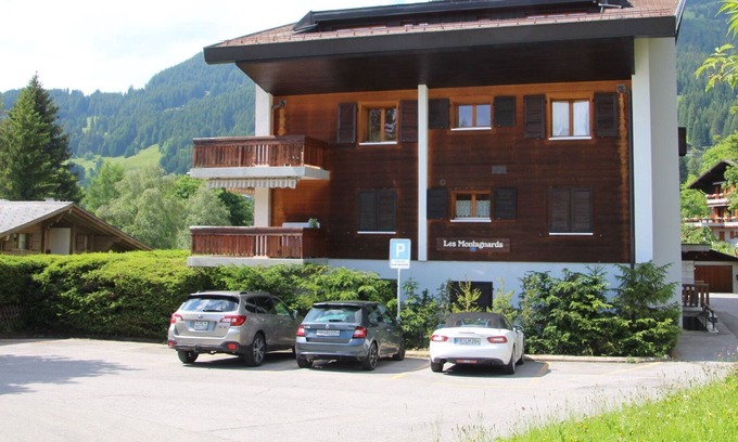 Villars-sur-Ollon Apartment | Lovely apartment for 2 guests with WIFI, TV, balcony, pets allowed and parking