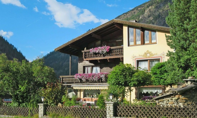 Zwieselstein Apartment | Lovely apartment for 4 people with WIFI, TV, terrace, pets allowed and parking