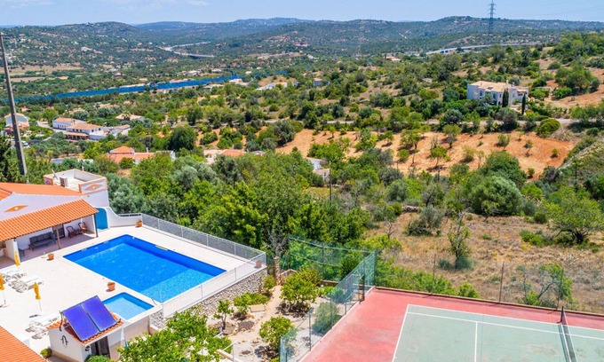 Mem Moniz House | Lovely apartment in villa for 4 people with A/C, WIFI, pool, TV, terrace and panoramic view