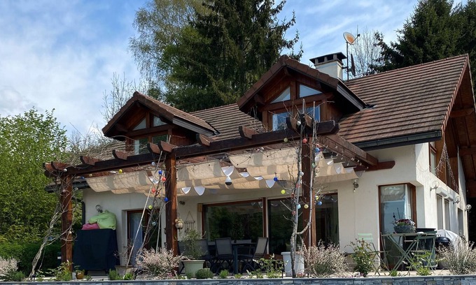 Bluffy House | Lovely holiday home in Bluffy above the Chateau de Menthon