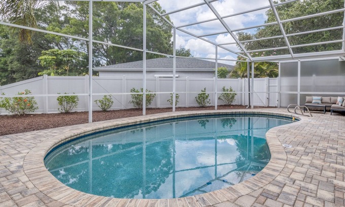 Pinebrook Estates House | Lovely Largo POOL Home, sleeps 8, 122nd