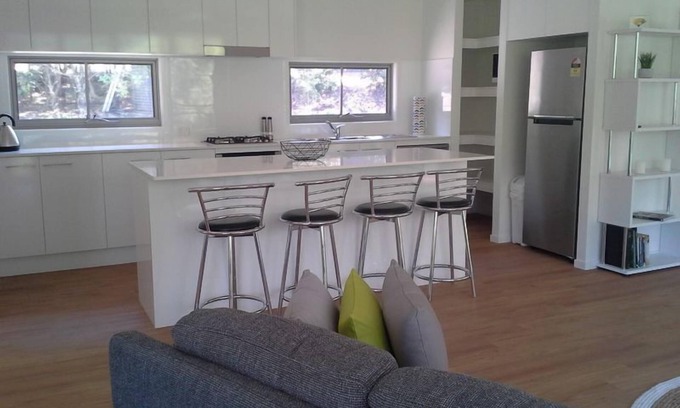 Montville House | Lucas Parklands - The Sanctuary, direct access to 'Great Walk' and Lake Baroon