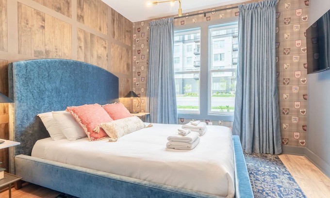 Talbot's Corner House | Luxe 4BR Retreat With Hot Tub Skyline Deck