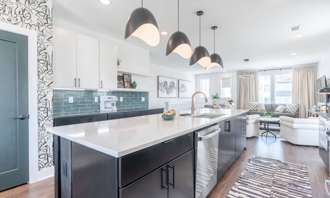 Talbot's Corner House | Luxe 4BR With Fire Pit Grill and City Views