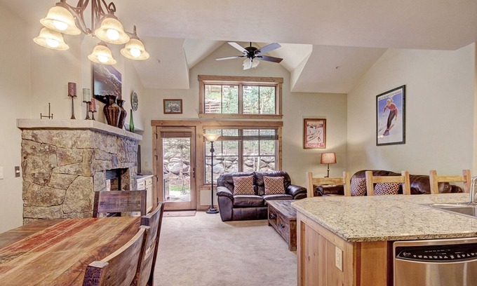 Breckenridge House | Luxe Winter - 2br - Stroll To Gondolas + Downtown 2 Bedroom Townhouse by RedAwning