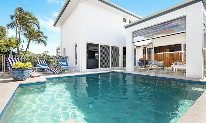 Twin Waters Apartment | Luxurious 3-Bedroom Canal-Front Home with Pool-Twin Waters