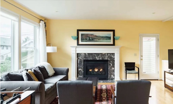 West Queen Anne House | Luxurious home with great views in historic Queen Anne near Space needle