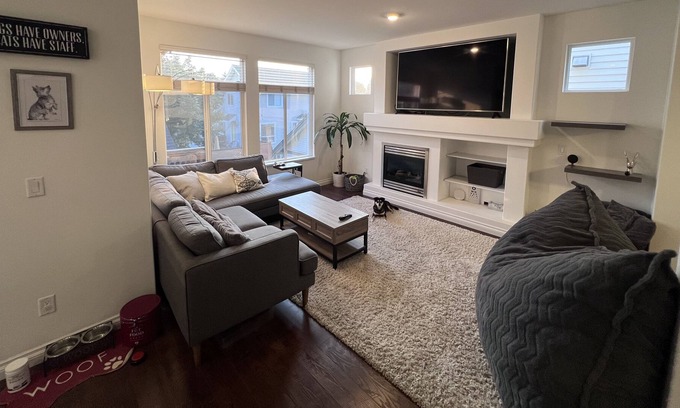 Southwest Gordon Estate House | Luxurious House! For a great price!!