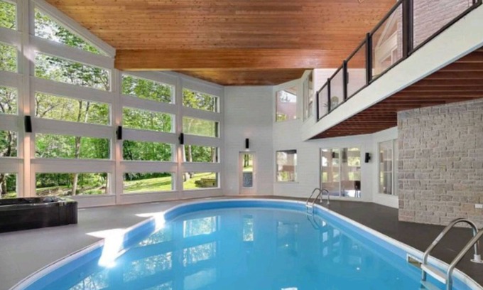 Erin House | Luxurious living| Heated Pool| Hot Tub| Backyard Pond all on 14 acres!