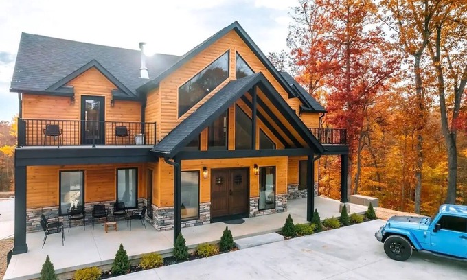 Logan Cabin | Luxurious & secluded lodge with scenic views