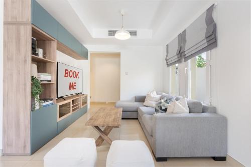 Dubai Villa | Luxurious Spacious 3-Bedroom Villa with Private Pool at Springs 10