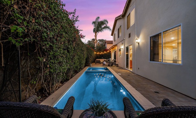 Lake Balboa House | Luxurious Upscale Modern Holiday House New Pool and Spa