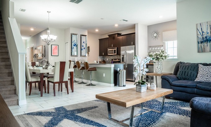 Davenport House | Luxury 5 Bedroom 4 bath private pool Home 266