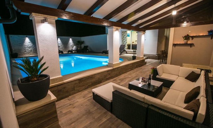Pula Apartment | Luxury apartment Elis with private pool