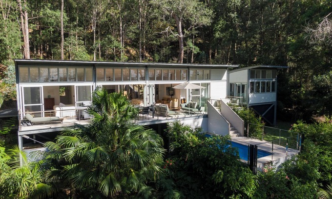 Killcare House | 🌿 Luxury Bush + Beach Retreat | Pool, Cedar Hot Tub & Private Nature Trails