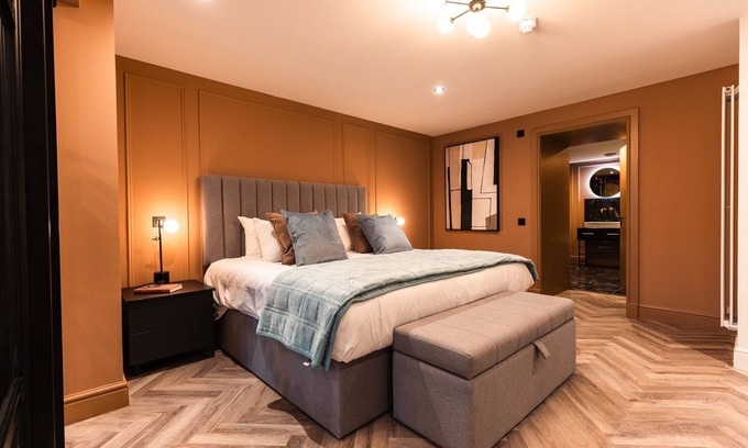 Ayr Apartment | Luxury Georgian Aparthotel by Hauss Ayr - 5mins to Beach, Town Centre!