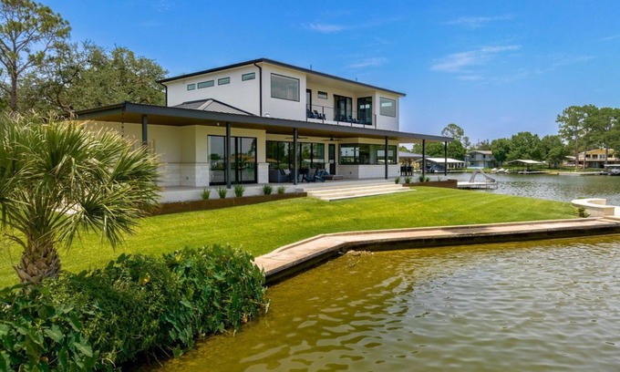Granite Shoals House | Luxury Lakefront Retreat w/900Ft Private Waterfront, Boat Slip & Stunning Views