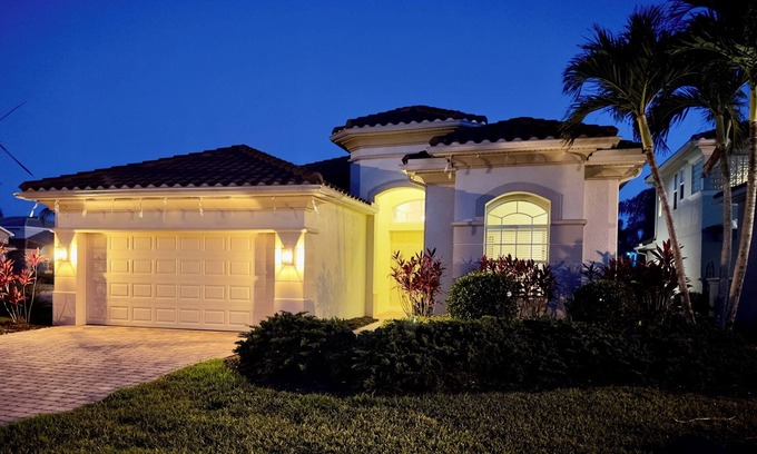 Naples Villa | Luxury lakefront villa in gated community