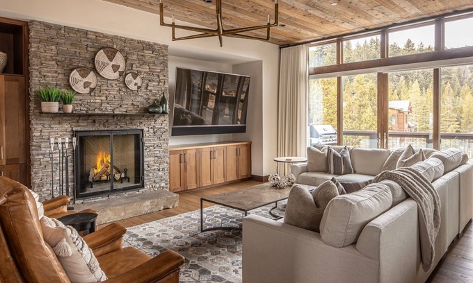 Spanish Peaks Cabin | Luxury Ski-in/Ski-out Spanish Peaks Home; Pet Friendly with Private Hot Tub!