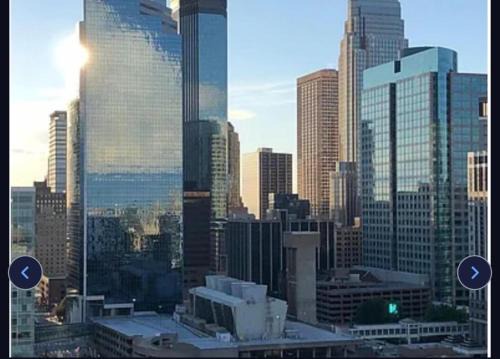 Elliot Park Apartment | Luxury Skyline view of Minneapolis