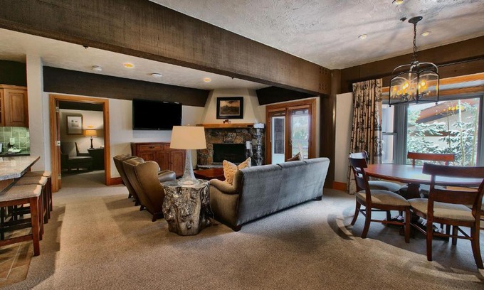 Deer Valley Apartment | Luxury Three Bedroom Suite with Mountain Views and Hot Tub apartment hotel