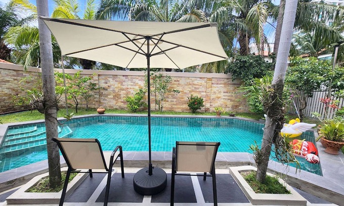 Pratumnak Hill Villa | Majestic Seaside Pool Villa