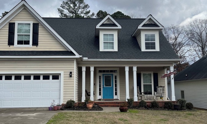 Riverwood Plantation House | MASTER'S READY! 4 bm, 2.5 bath with lg hot tub and lg fenced back yard