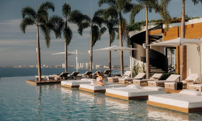 Alta Vista Apartment | Maxwell Collection Romantic Zone
