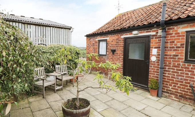 Scawton Cottage | MEADOW COTTAGE, pet friendly, with open fire in Kirkbymoorside