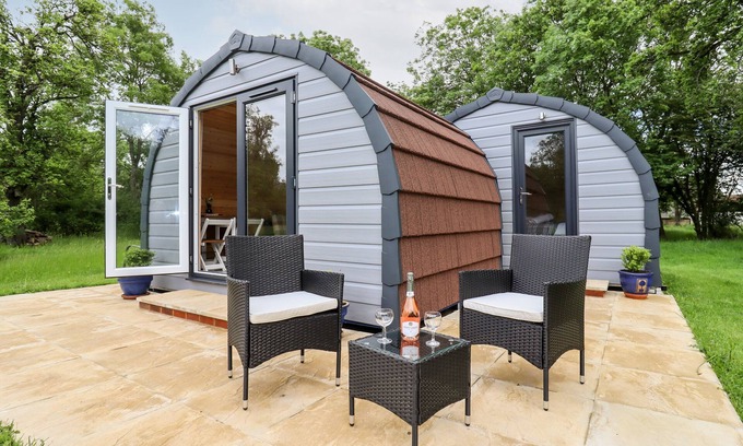 Blaisdon Cottage | MEADOW LODGE @ BERRYS PLACE FARM, romantic in Churcham