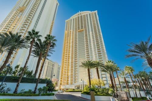 Las Vegas Apartment | MGM Signature, Centrally Located, Strip Views NO RESORT FEE