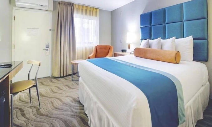 Little Italy Hotel | Mid-Century Modern Room in San Diego’s Arts District Near the Harbor