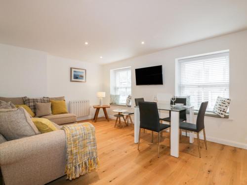 Mevagissey Apartment | Midships