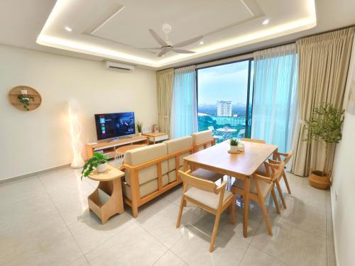 Central District Apartment | MidValley Super Lake View 3BR-8px with 2 GFloor CP