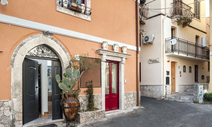 Taormina City Centre House | Miseria e Nobiltà