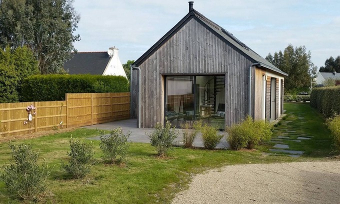 Arzon House | Modern 2 bedroom house with Jacuzzi and garden