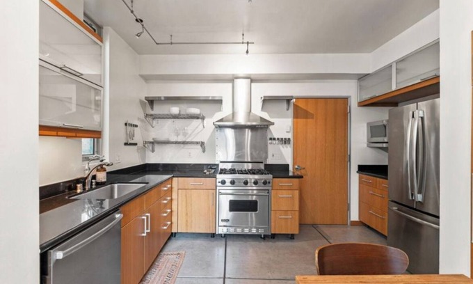 Midtown Sacramento House | Modern 2BR/2BA, garage next to R street, close to Golden 1 arena and Capitol n
