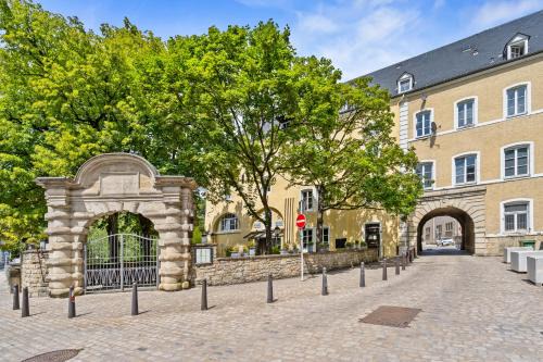 Ville Haute Apartment | Modern Apartments in Clausen with WiFi, Kitchen & Workspace