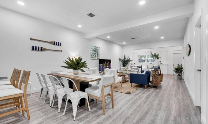 Little Haiti House | Modern & Cozy 5BD House in Buenavista/DesignDistrict