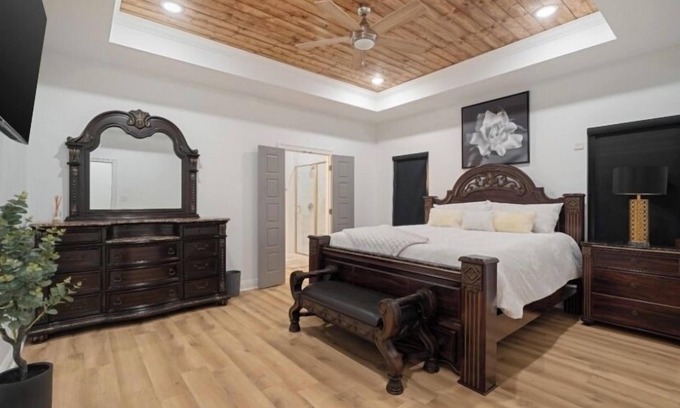 Petal House | Modern Elegance Haven Near Central Attractions by Deity Villas