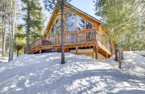 Duck Creek Village Ski Chalet | Modern Family Cabin with Deck, BBQ, Views and Playroom