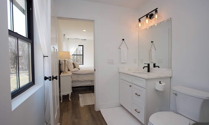 Leesburg Cottage | Modern Farmhouse Getaway