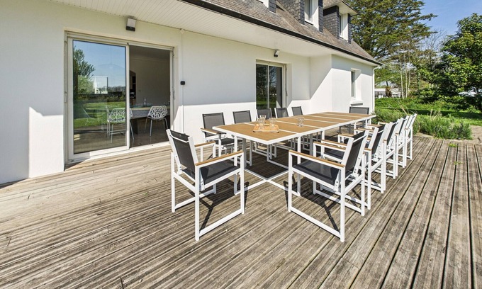 Concarneau Ski Chalet | Modern house for 12, large garden, terrace