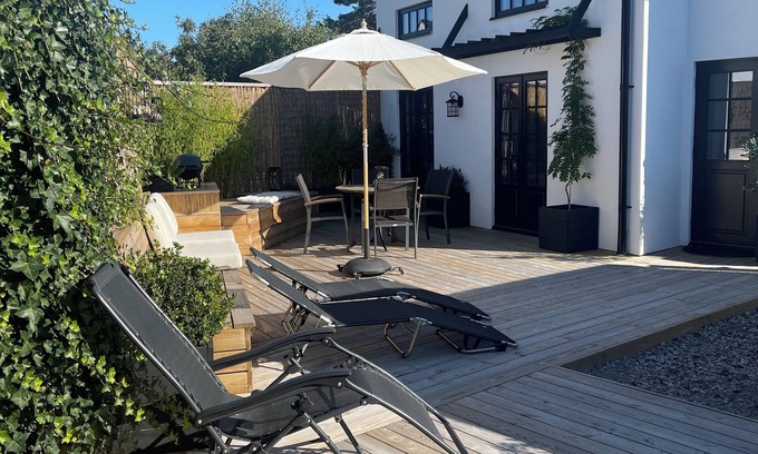 Hollviken Cottage | Modern Luxury Beach Retreat Just Steps From The White Sandy Beach Of Kämpinge!