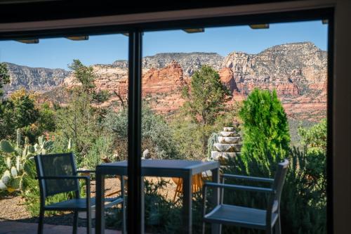 West Sedona Apartment | Modern, Luxury Studio With Awe Inspiring Red Rock Views Private Trail Head - Outdoor Firepit, Indoor Fireplace, on Property Sauna, Aromatherapy Steam Room, Hot Tub, Pools and Wellness Services