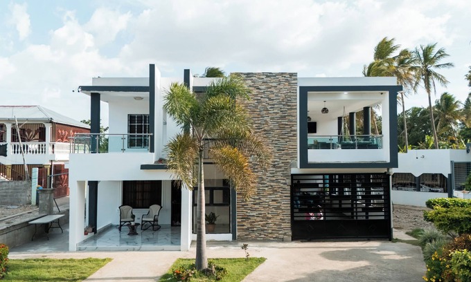 Santiago Province House | Modern Oasis : Where Elegance Meets Peace