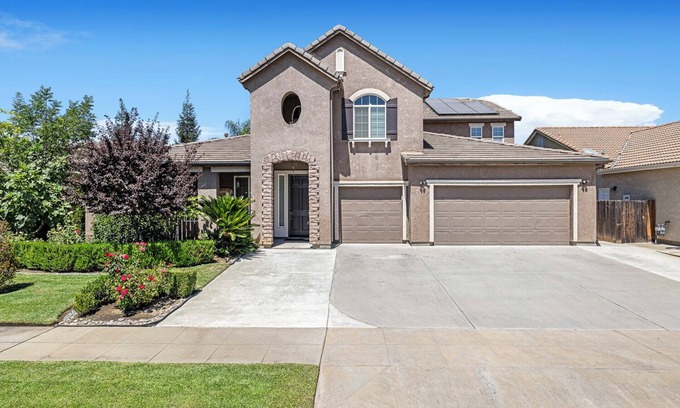 Clovis House | Modern & Spacious Clovis Home 4 Bd/4 Ba, 3400 SF