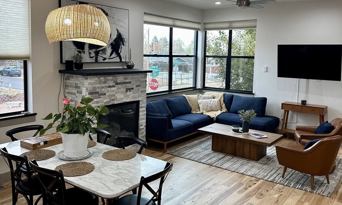 West Highland House | Modern Spacious Home w/ Luxury Outdoor Rooftop Walkable to dining, parks & more!