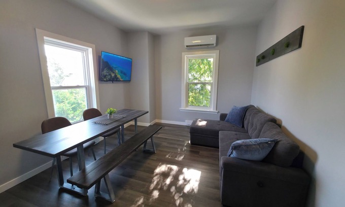 Orillia Apartment | Modern Sun-Filled 2nd Story